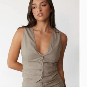 Beige vest with buttons and cute tie detail
